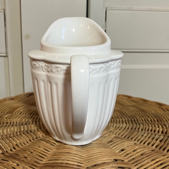 Mikasa Italian Countryside creamer
EUC - Picture 6 of 6
